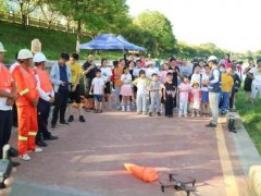 居民加强对小孩的防溺水安全教育防范溺水事故的发生